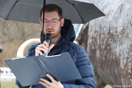 Dobrodošel mamut v Kamniku je dobil svoje mesto bronasti mamut v naravni velikosti, ki stoji v Mamutovem parku (39)